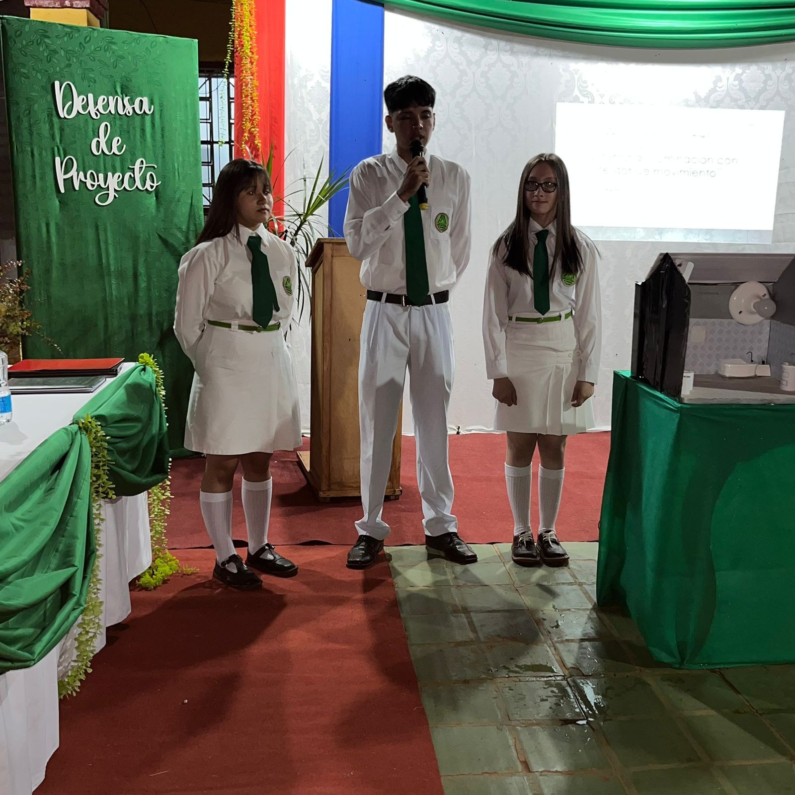 Grupo 2 - Sistema de Iluminación con Sensor de Movimientos 